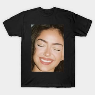 Nailea Devora smile T-Shirt